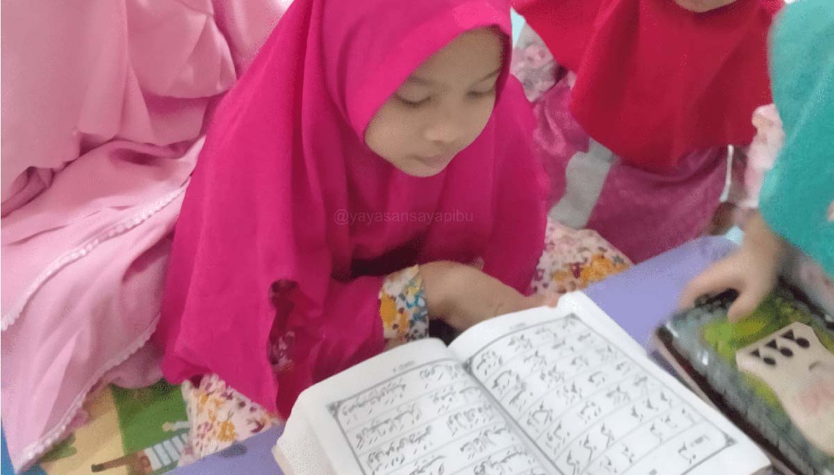 Belajar Mengaji Bersama Anak - Anak | Yayasan Sayap Ibu