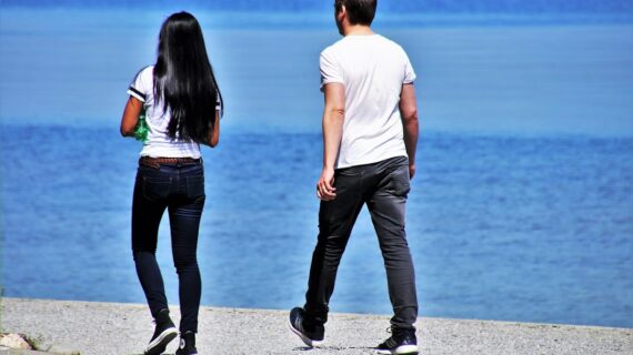 Penting! Cara Berkenalan Dengan Wanita Cuek Terpecaya